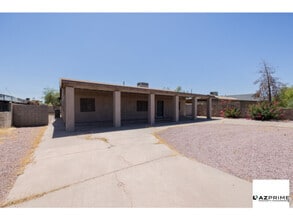 Building Photo - Experience comfort and space in this Custo...