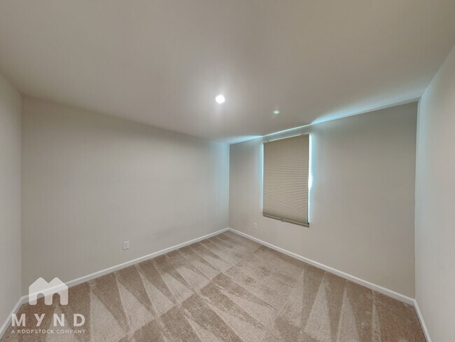 Building Photo - 725 Point Andrews Dr SW