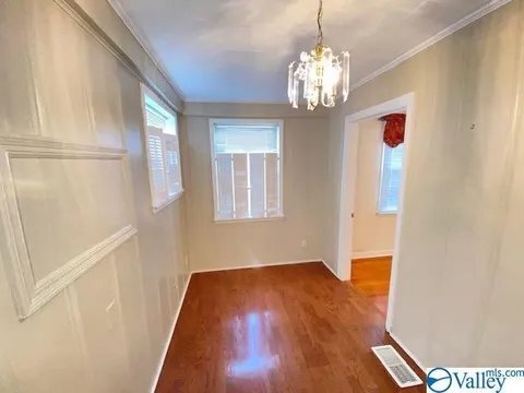 Building Photo - 1000 Longwood Dr SE