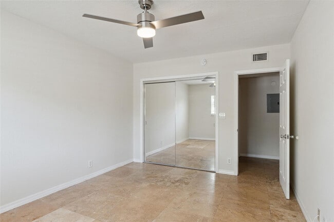 Building Photo - 1470 N Dixie Hwy