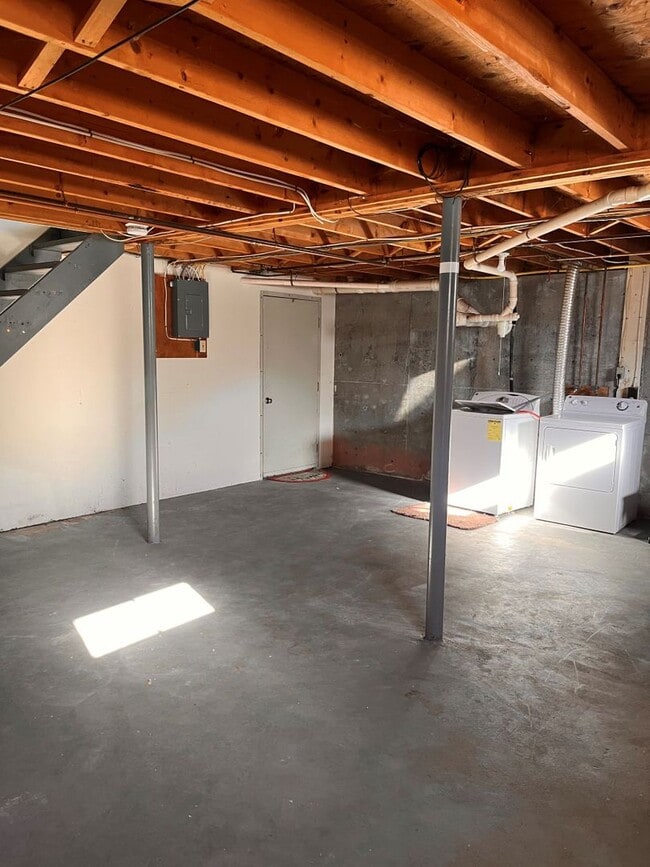 Building Photo - 5/7 Smith