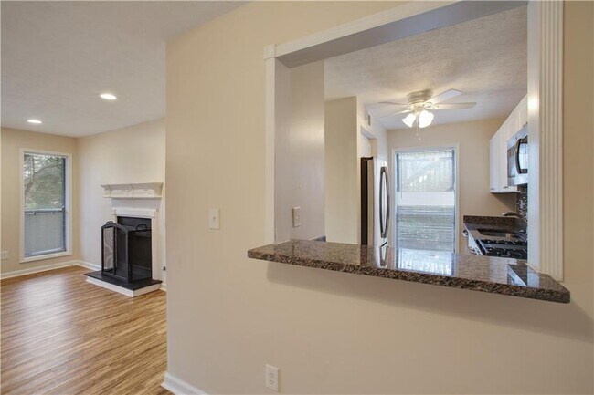 Building Photo - 210 Wynnes Ridge Cir SE