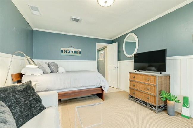 Building Photo - 13638 Pirates Beach Blvd