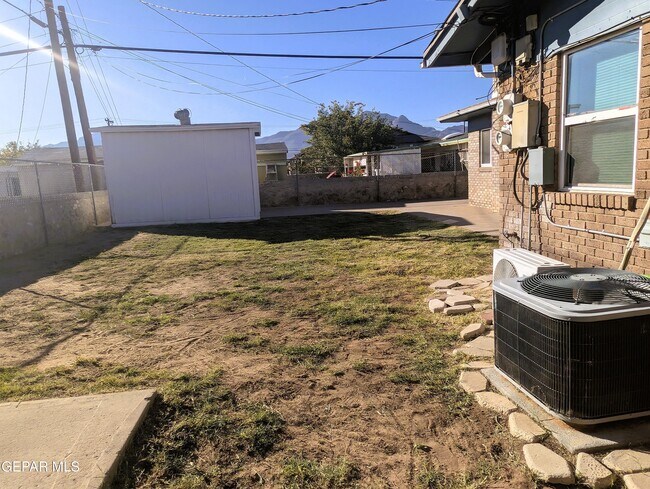 Building Photo - 5804 Pickerel Dr