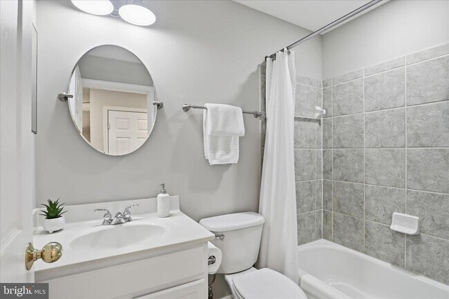 Building Photo - 5053 Kilburn St