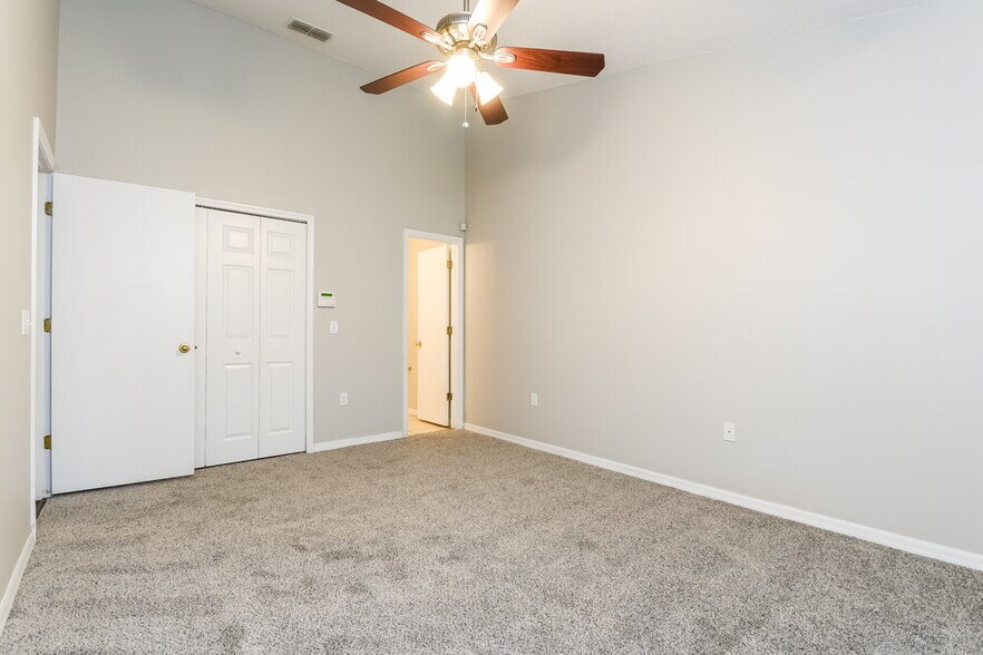 Building Photo - 7651 Harbor Lake Dr