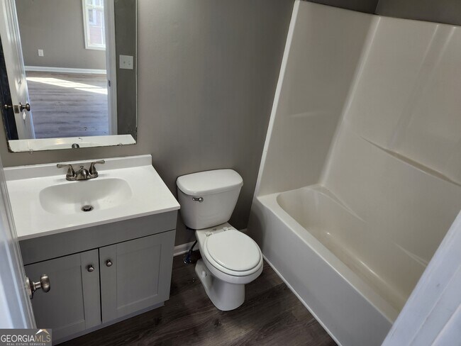 Building Photo - 75 Klassing St SW