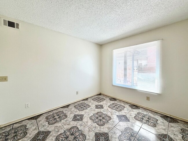 Building Photo - Gated 3 Bedroom 2.5 Bath Home with Bonus Room & Private Balcony