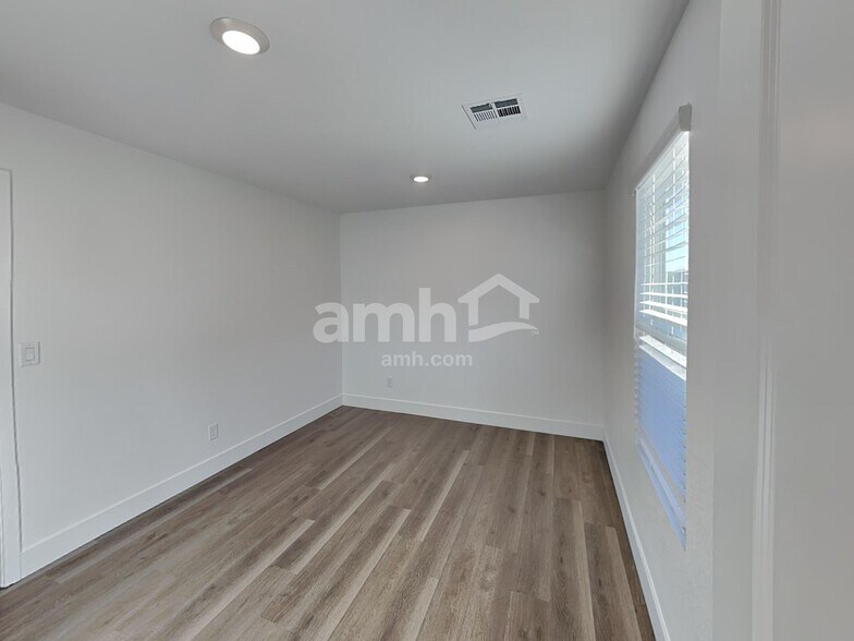 Building Photo - 8176 Winterfell Peak Ave