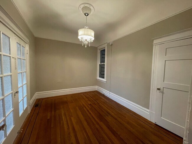 Building Photo - 1934 MAS