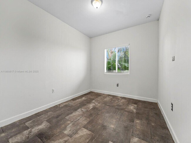 Building Photo - 1514 NW 5th Ave