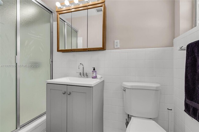 Building Photo - 2217 NW 4th Ave