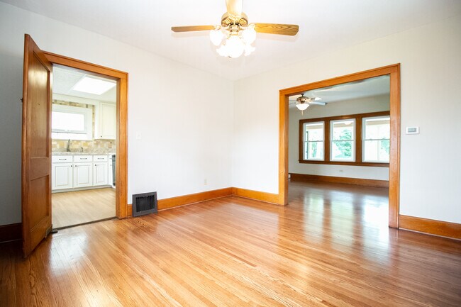 Building Photo - 472 Shasta Dr