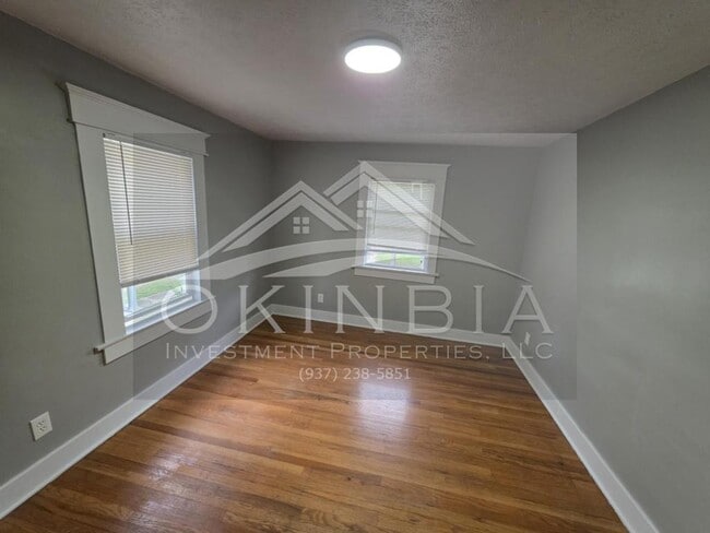 Building Photo - 216 Knecht Dr