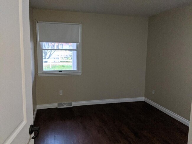 Building Photo - 298 Cranbrook Dr