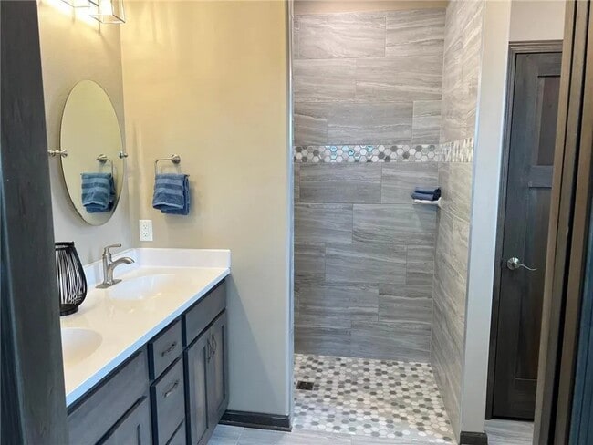 Building Photo - 3104 Bassett Dr