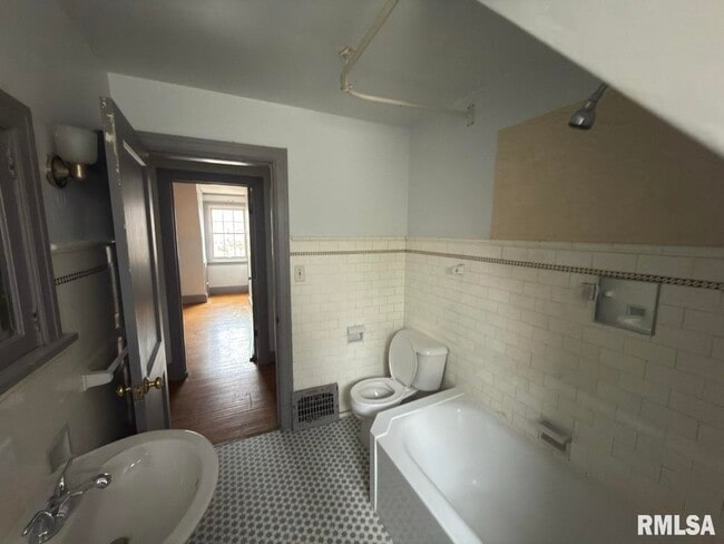 Building Photo - 3013 Knoxville Ave