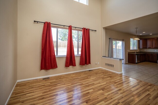 Building Photo - Well Maintained Home in Eastview Estates!