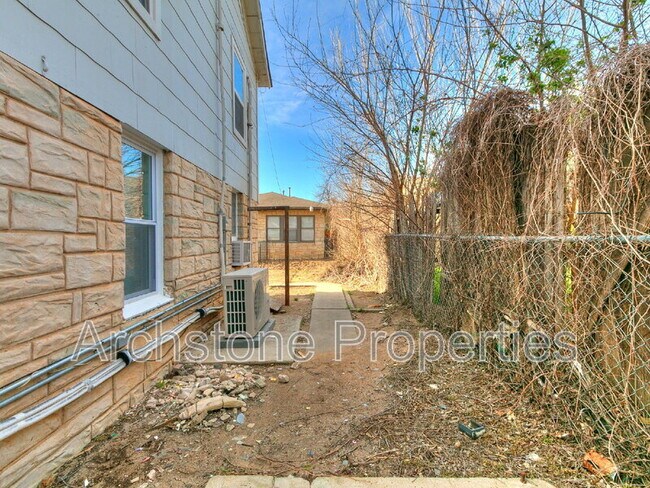 Building Photo - 1233 N Grand Blvd