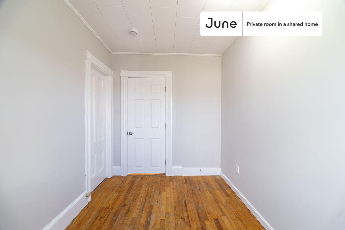 Building Photo - Room in Shared 4 bed/1 bath home