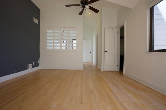 Building Photo - 702 Mainsail Ln