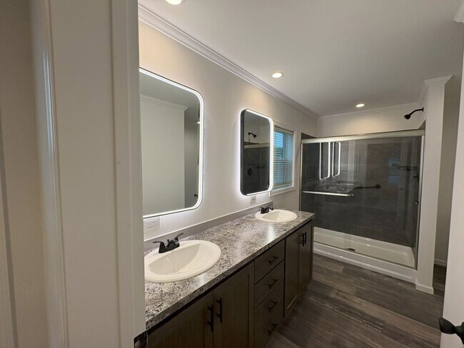 Building Photo - 5045 W Sawgrass Dr