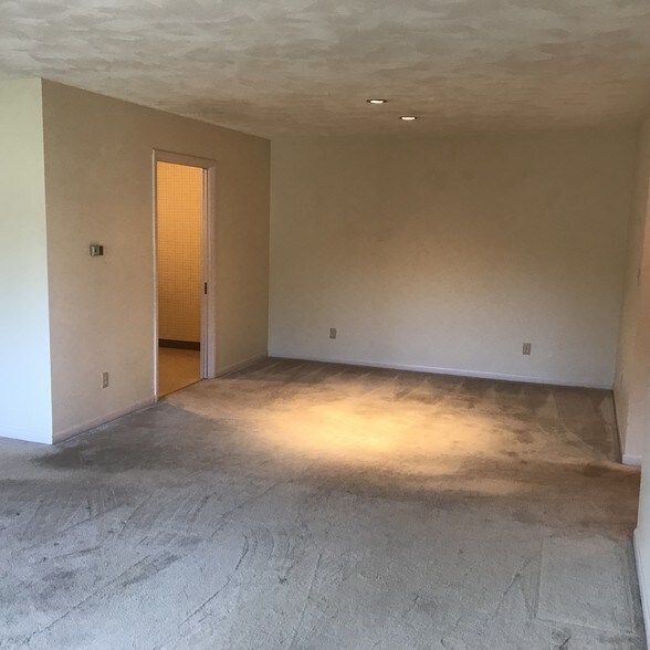 dinning area - 1501 W 3rd St