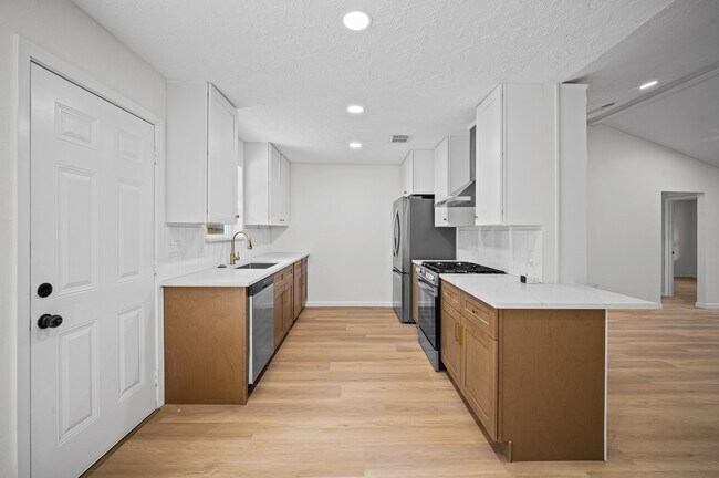 Building Photo - 10935 Silkwood Dr