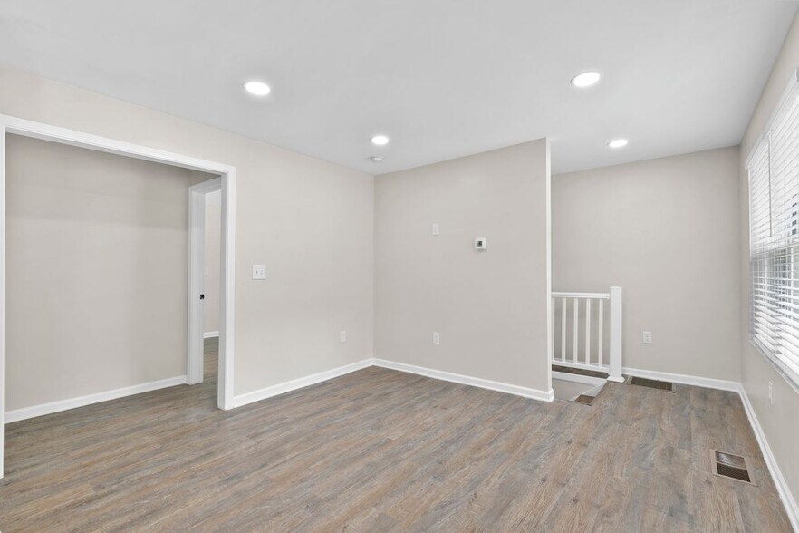 Building Photo - 2343 Carver Dr NW