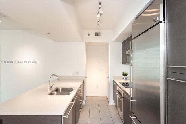 Building Photo - 500 Brickell Ave