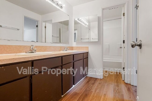 Building Photo - 4828 State St