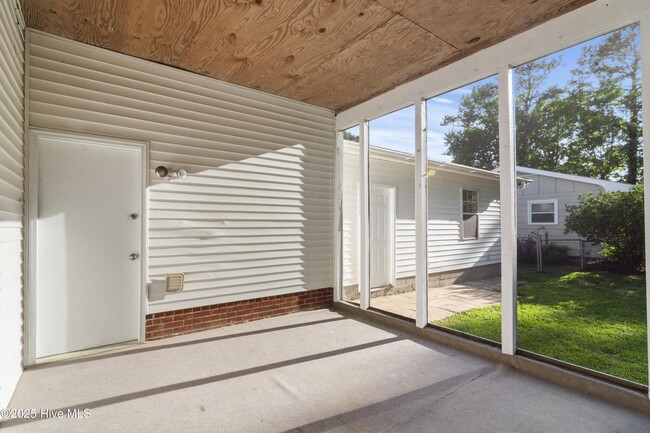 Building Photo - 203 Knight Pl