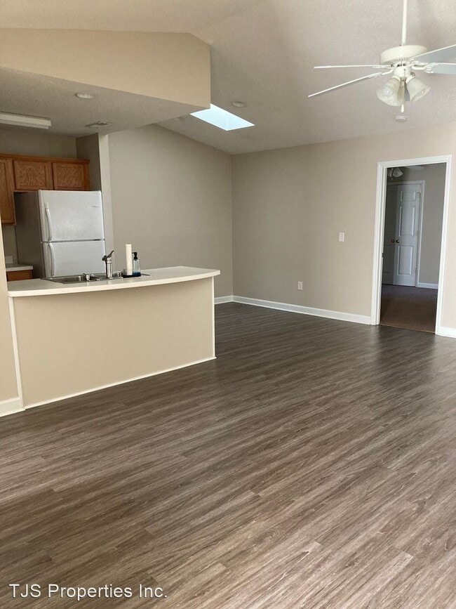 Building Photo - 2 br, 2 bath House - 3808 Elizabeth Avenue
