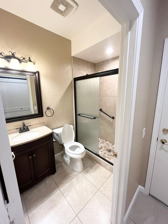 Building Photo - Clean, Cute & Convenient Sun City Roseville Active Adult 55+