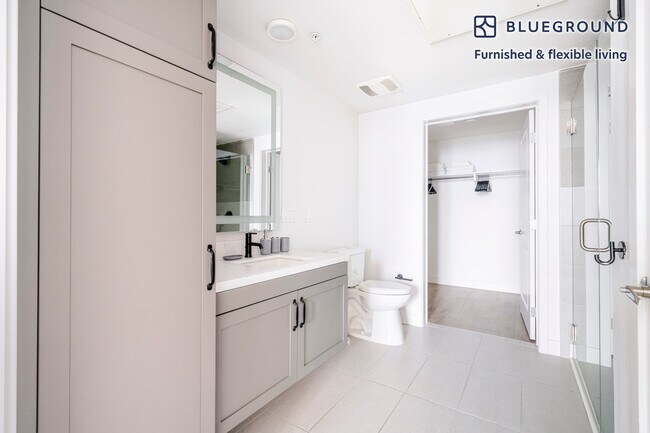 Building Photo - 635 Robinson Ave