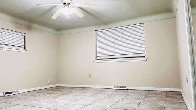 Building Photo - 25323 Orchard Lake Rd