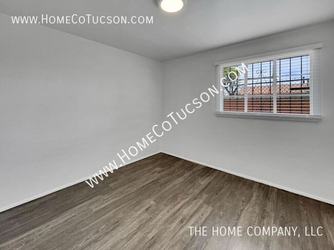 Building Photo - 2602 E Keswick Cir