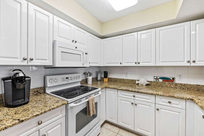 Building Photo - Beautiful Ocean Walk Condo