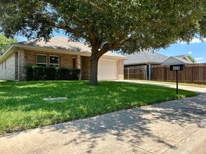Building Photo - Beautiful 55 and Older Gated Community located in the center of town!