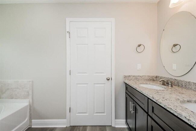 Building Photo - 463 Columbia Ct