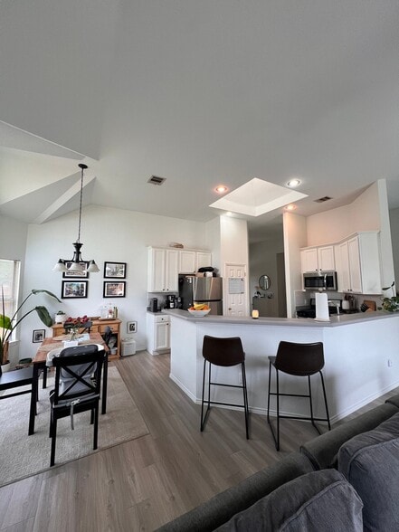 Building Photo - 505 Preakness Pl
