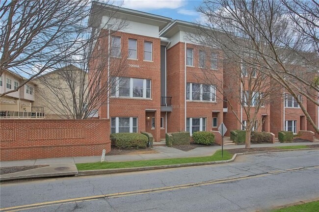 Building Photo - 745 Fountainhead Ln NE