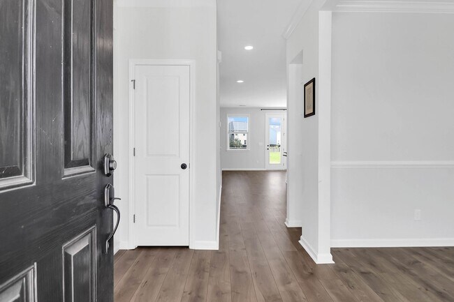 Building Photo - Pristine and Calm Home in Moncks Corner
