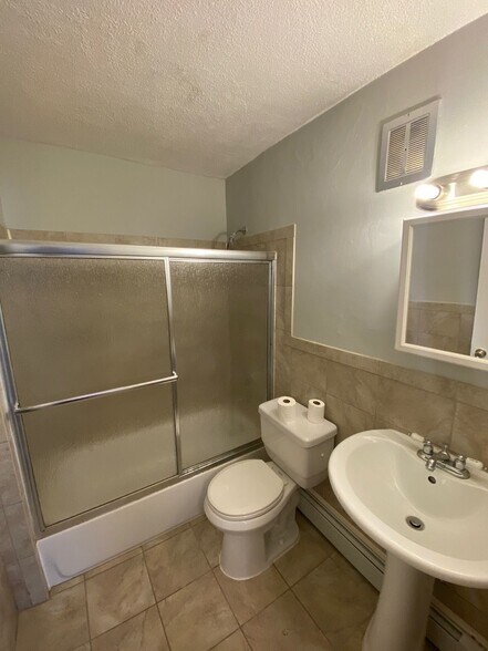 Building Photo - 20 Dix St