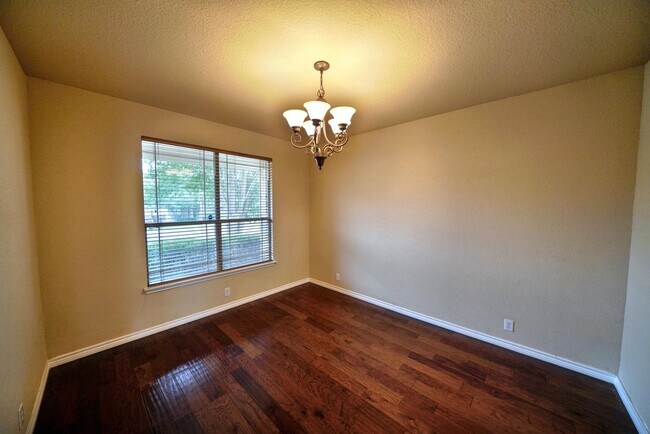 Building Photo - Gorgeous 5-Bedroom, 3.5-Bathroom Home Near...