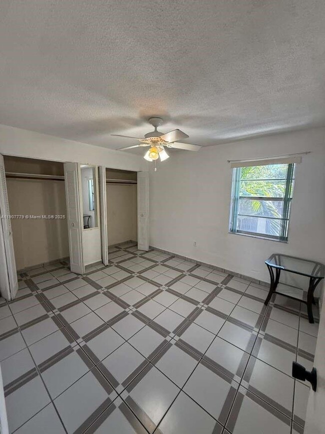 Building Photo - 2498 SW 17th Ave