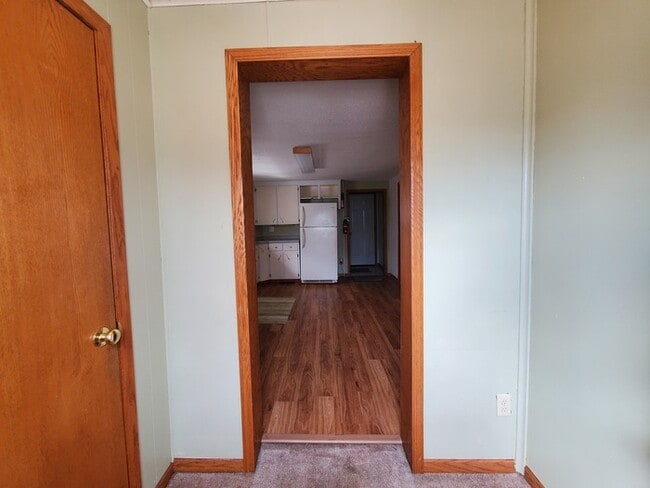 Building Photo - 301 Leonard Ave