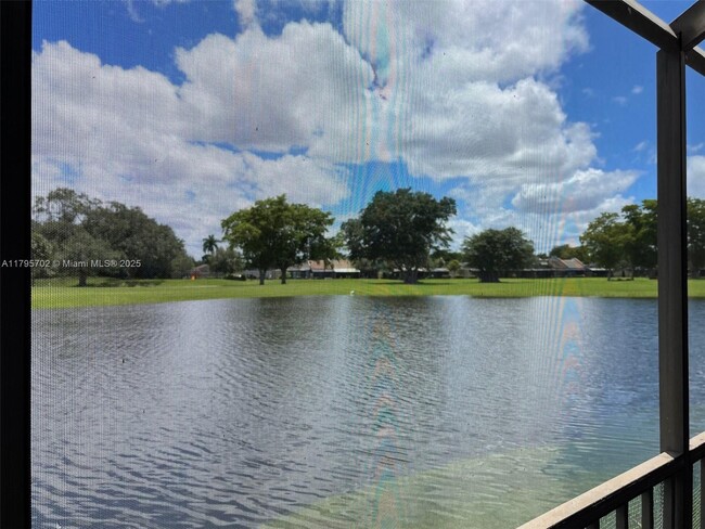 Building Photo - 10850 S Golfview Dr