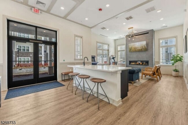 Building Photo - 17 Parker Lane