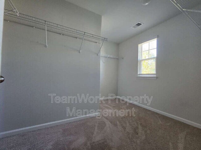 Building Photo - 454 Zenith Blvd